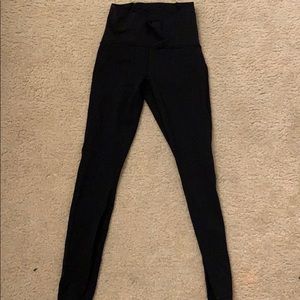 Lulu lemon legging size 4 only worn once